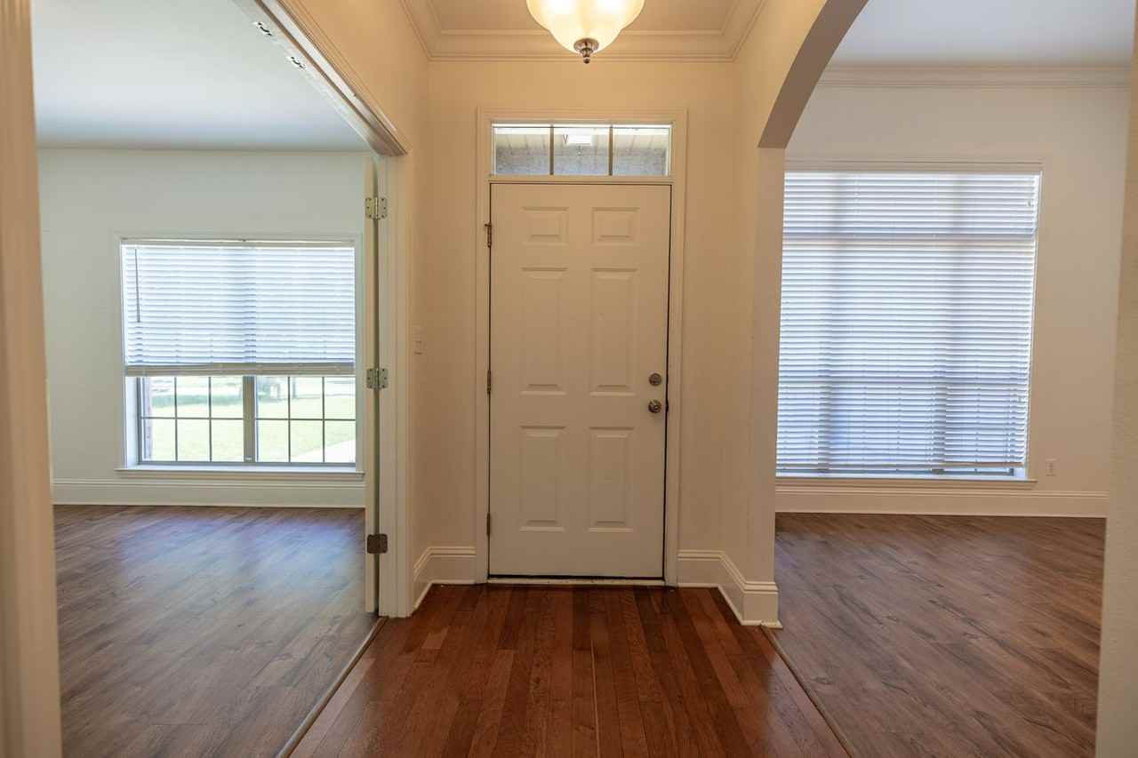 101 Normandy St - Photo 2 of 19