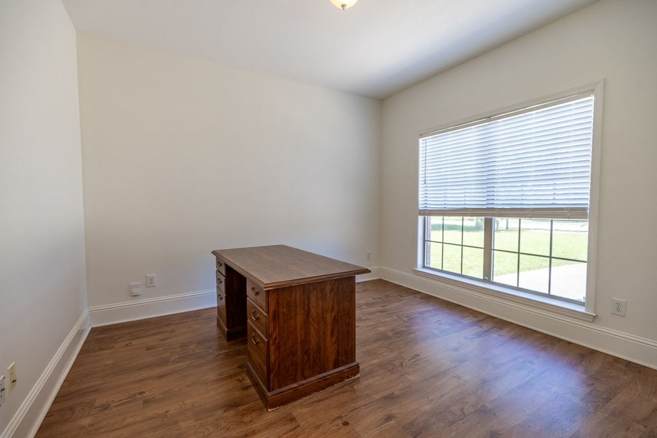 101 Normandy St - Photo 4 of 19