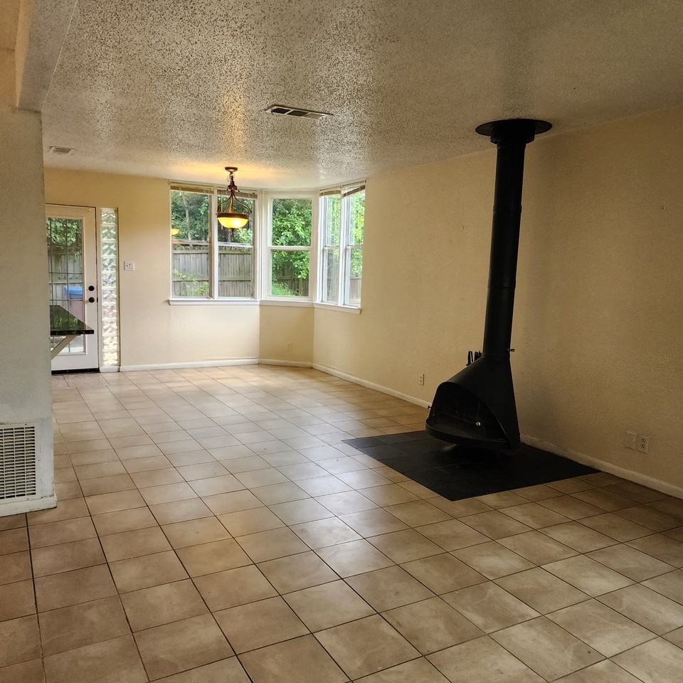 18171 Meandering Way - Photo 5 of 20