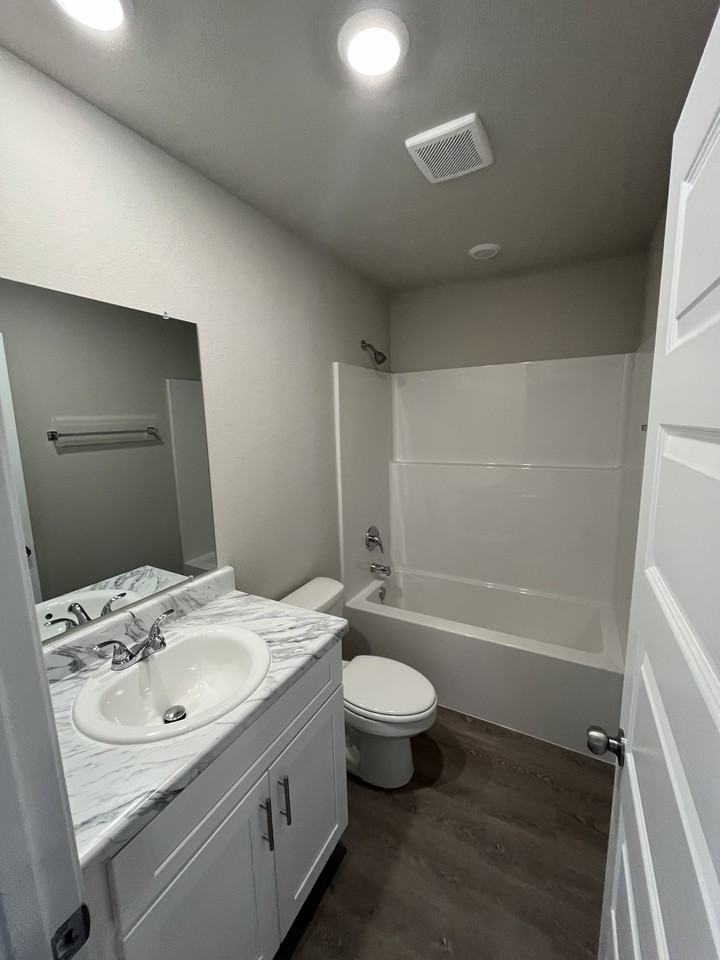 2538 E Meramec St #NA - Photo 3 of 7