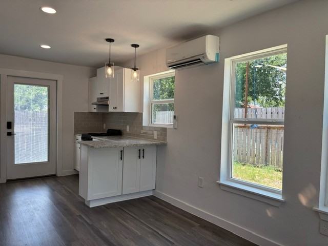 411 8th St #E - Photo 2 of 20