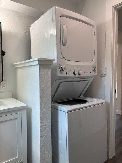 411 8th St #E - Photo 7 of 20