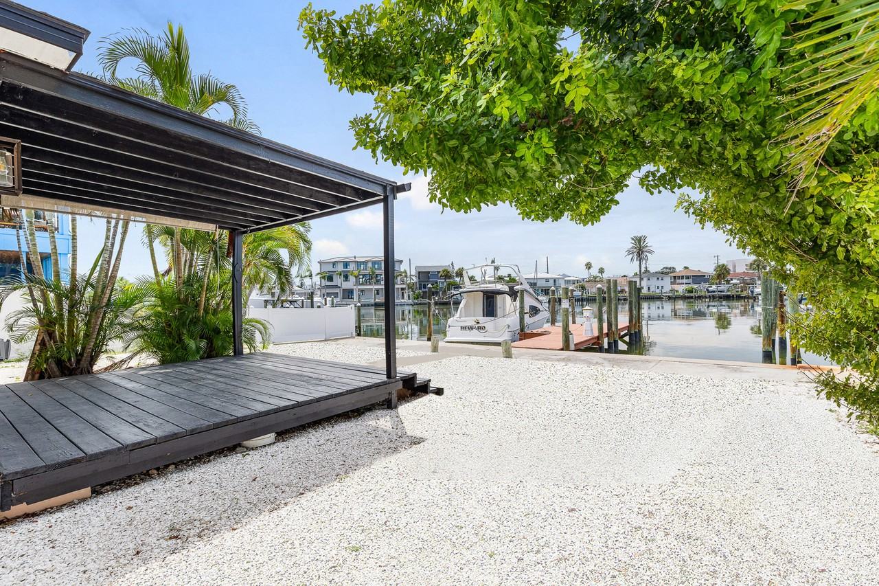 231 Madeira Avenue East #NA - Photo 6 of 37