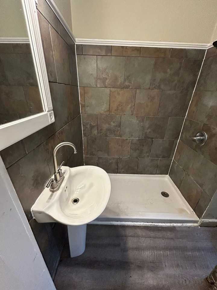 721 California Ave - Photo 6 of 10