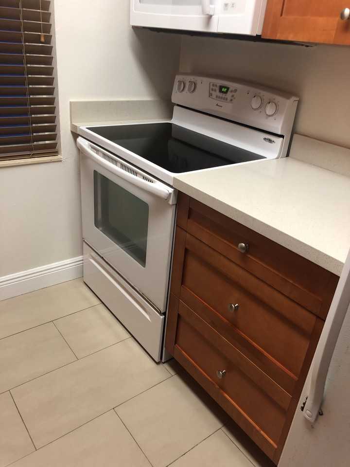 3422 Sw 15th St #3422 - Photo 2 of 10