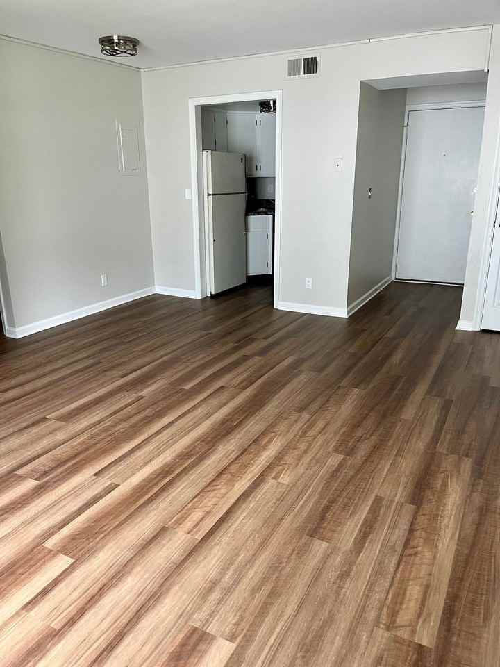 15th Street Apartments Available! - Photo 3 of 4