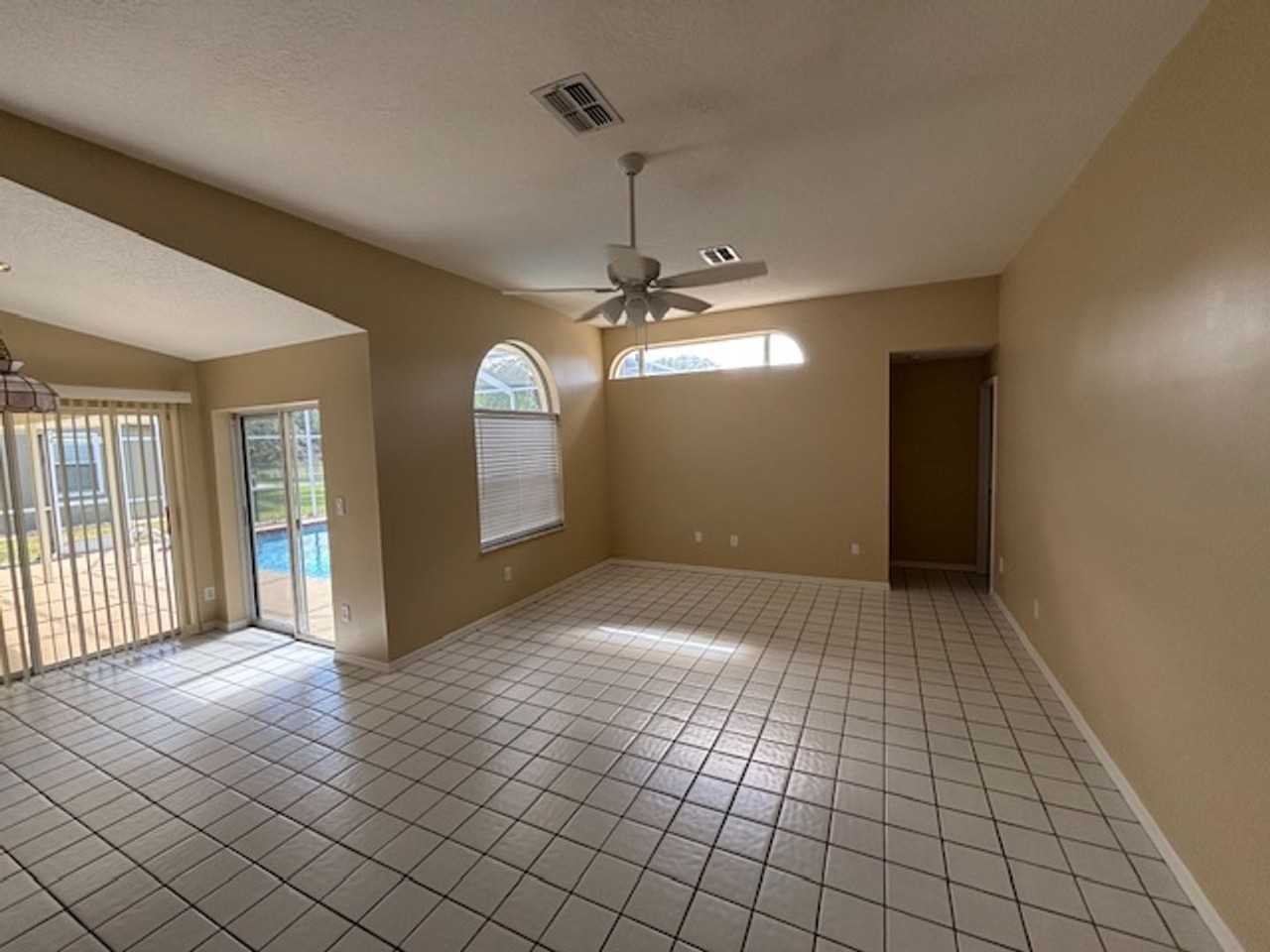 10422 Henderson St - Photo 5 of 26