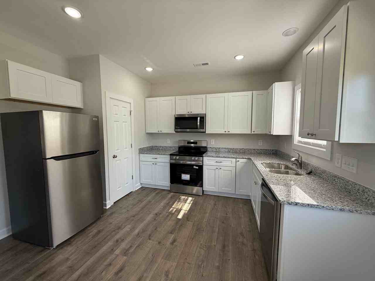 204 Home Ave - Photo 2 of 15