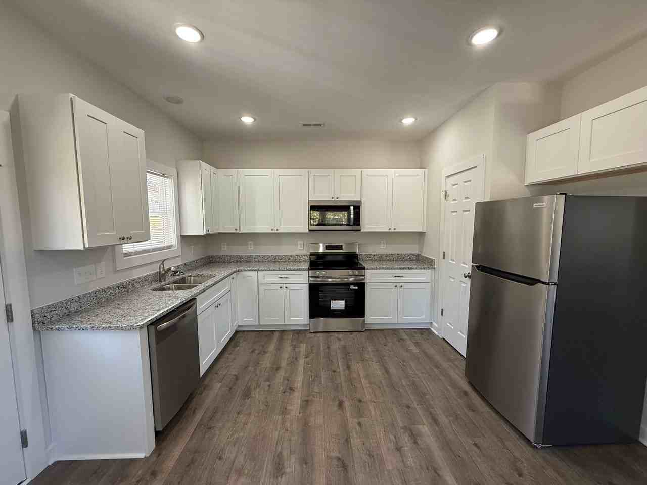 420 W Pine St - Photo 5 of 21