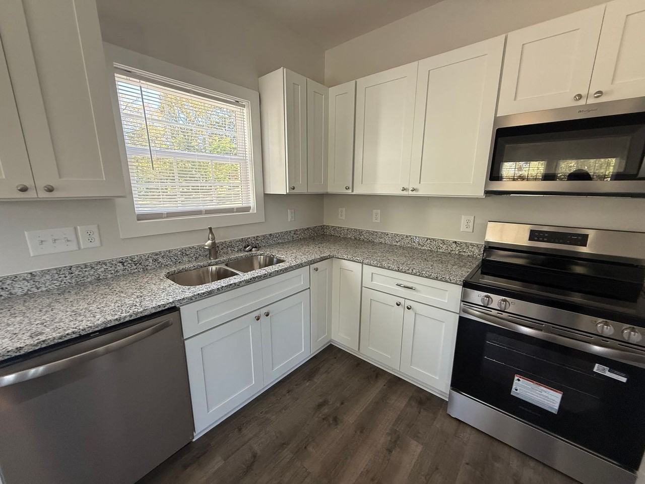 420 W Pine St - Photo 4 of 21