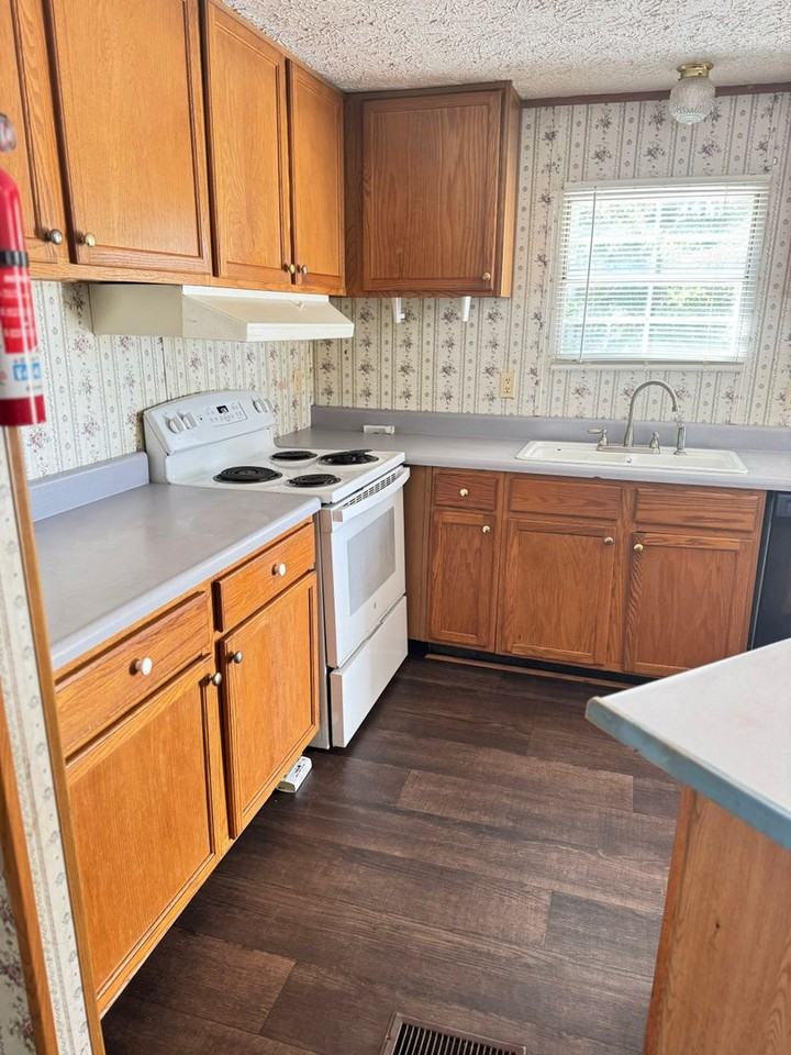 1451 Columbus Rd - Photo 3 of 11