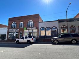 featured image of 27 W Oak St