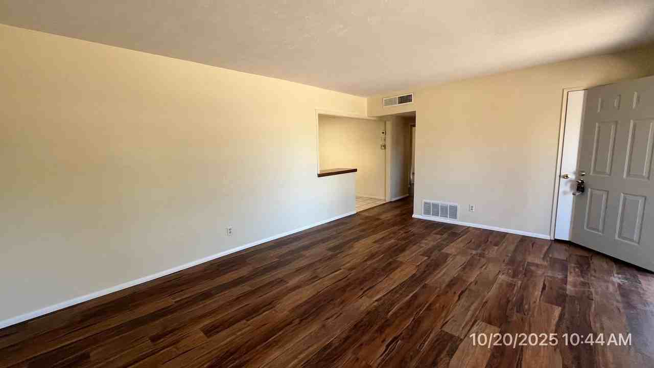 1606 Virginia St Ne - Photo 2 of 11