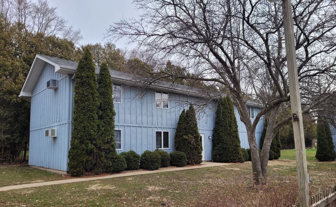 1 Bedroom Apartment - Photo 2 of 3