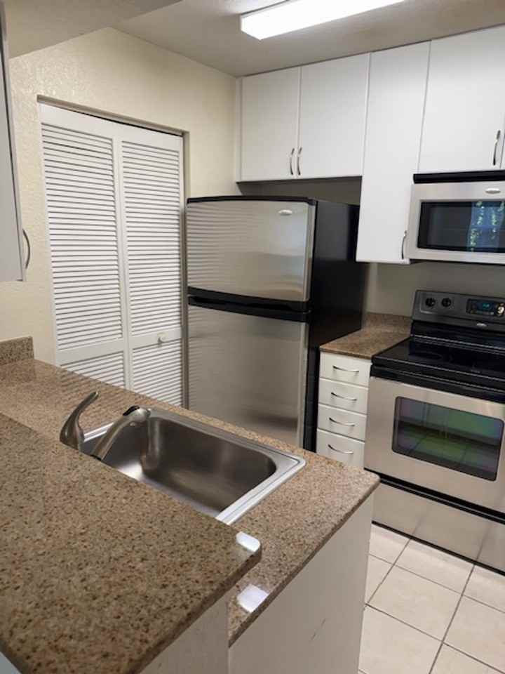 11508 Westwood Blvd - Photo 3 of 30