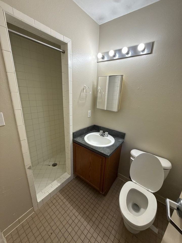 1609 W Pensacola St #122 - Photo 7 of 8