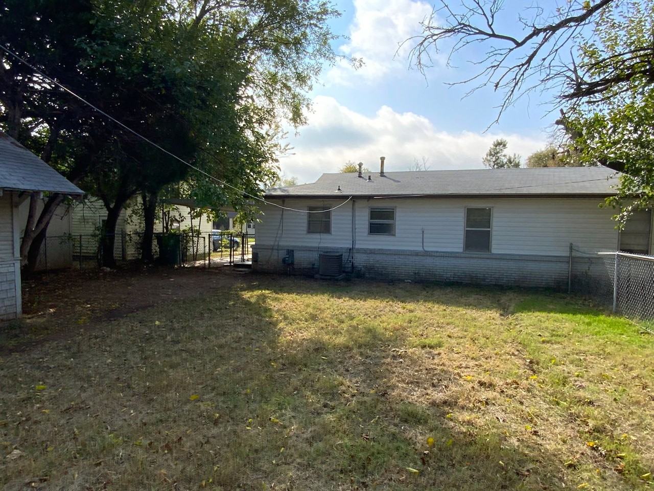 2919 Nw 20th St - Photo 2 of 18