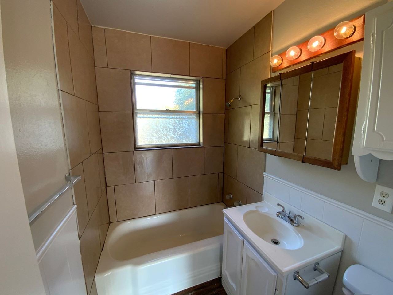 2919 Nw 20th St - Photo 5 of 18