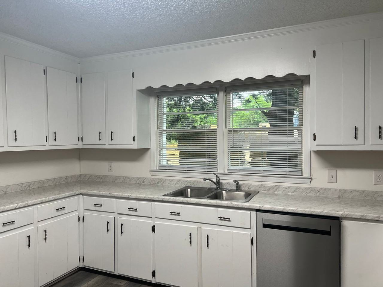 216 Meade St - Photo 5 of 10