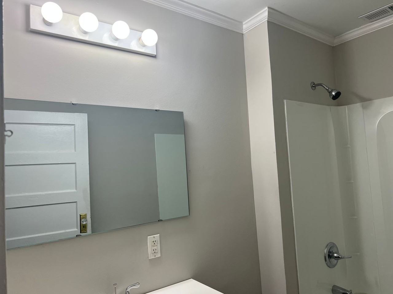 216 Meade St - Photo 7 of 10