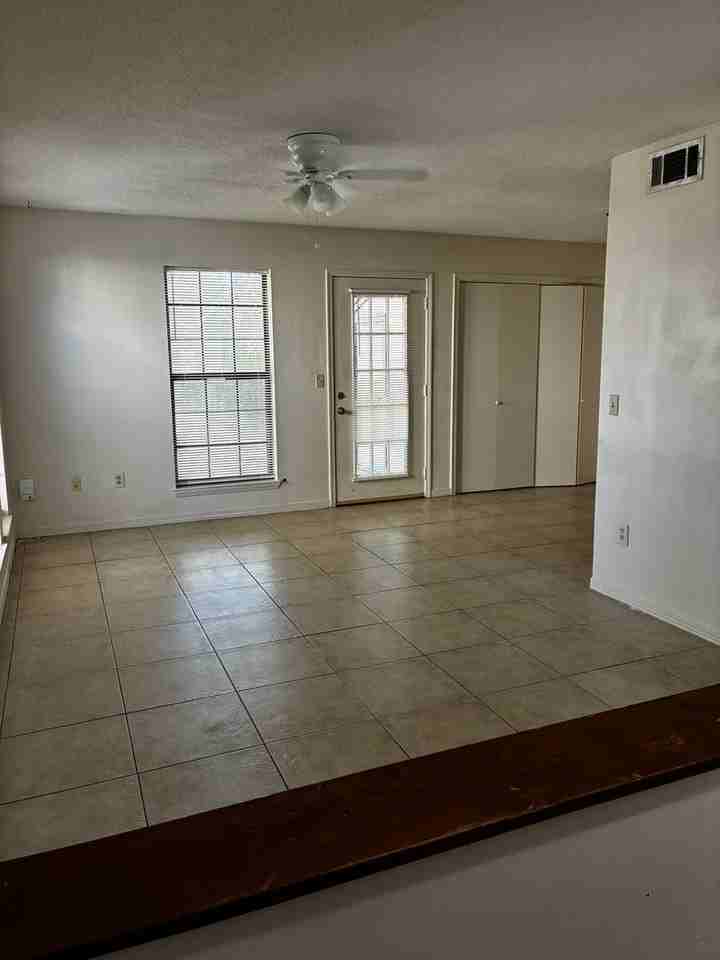 873 Fairview Dr Apt D - Photo 4 of 14