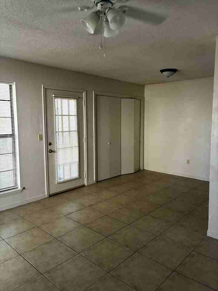 873 Fairview Dr Apt D - Photo 5 of 14