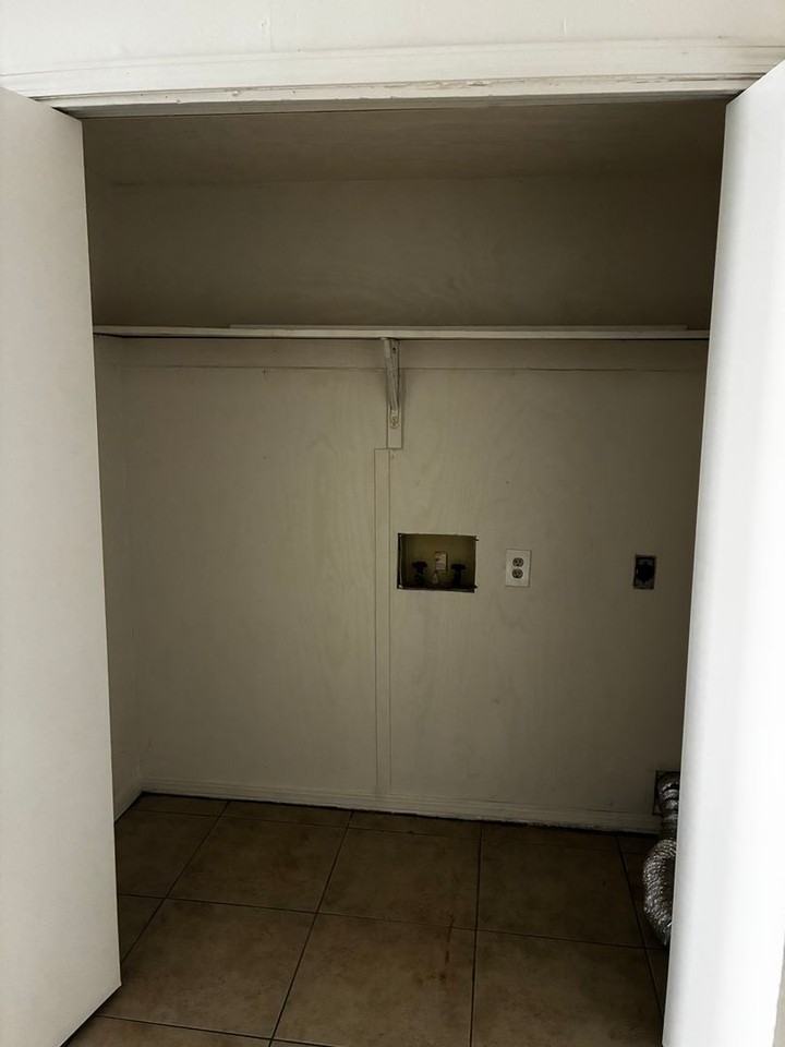 873 Fairview Dr Apt D - Photo 6 of 14