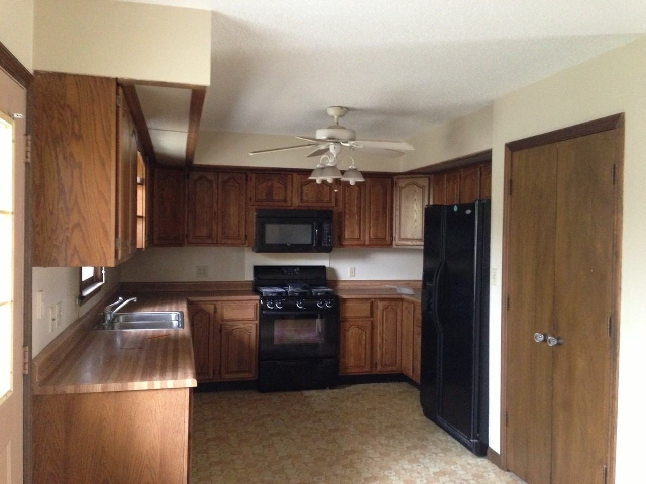 2303 Carlisle Dr - Photo 4 of 12