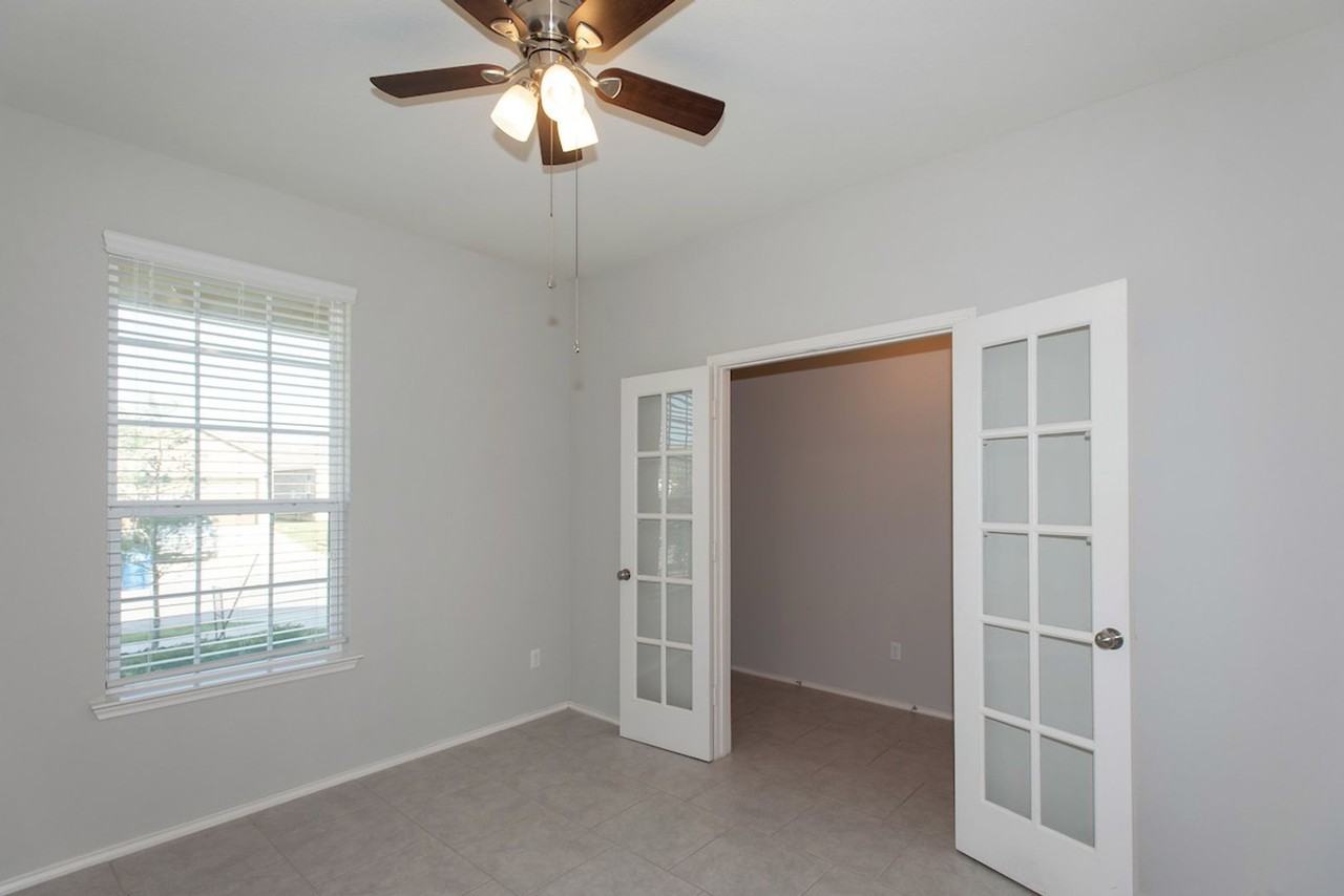 163 Palm Dr - Photo 3 of 33