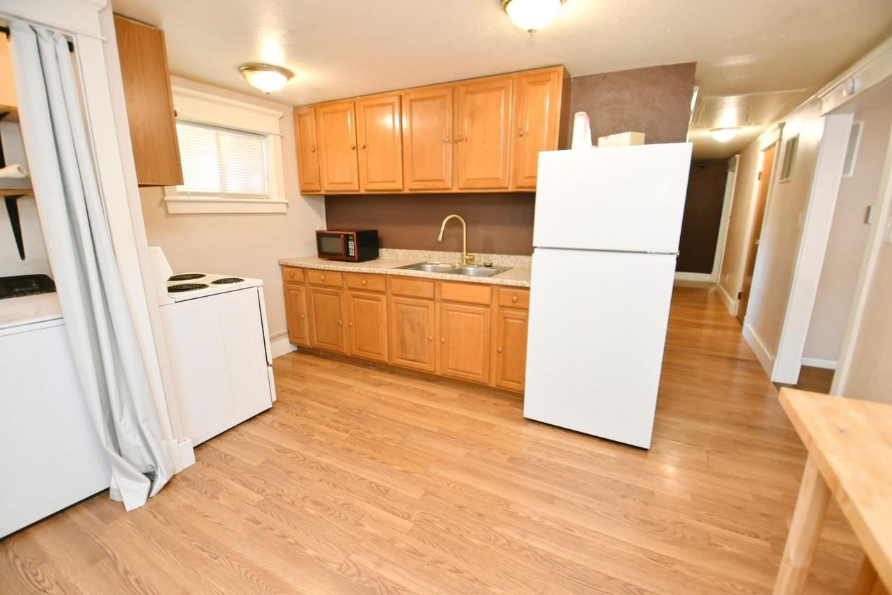 306 Manchester Drive - Photo 5 of 16