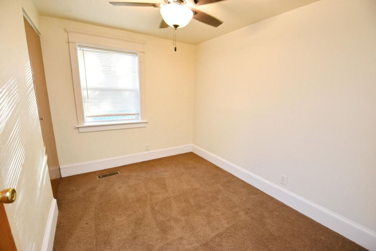 306 Manchester Drive - Photo 7 of 16