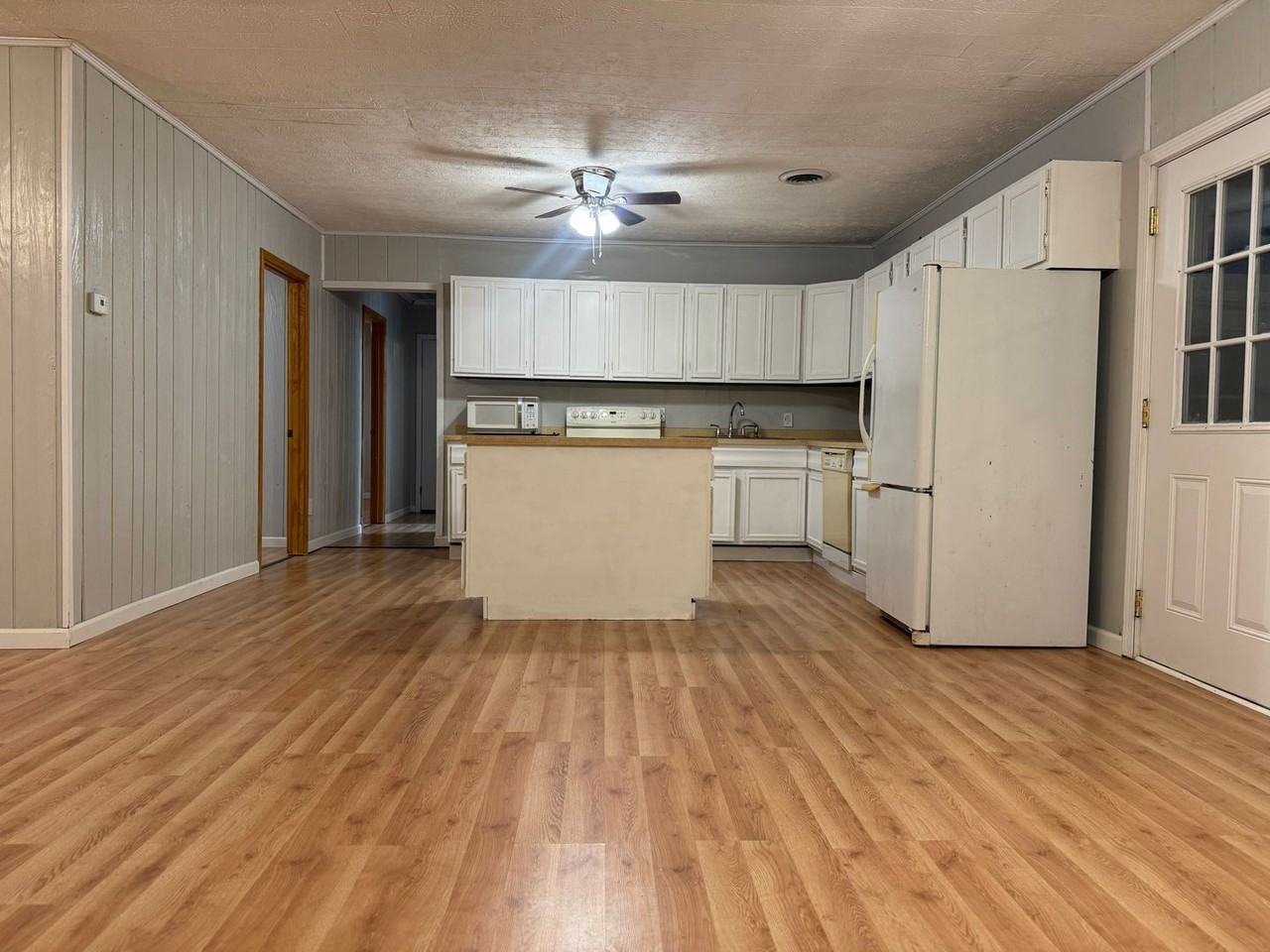 903 Highland St - Photo 3 of 11