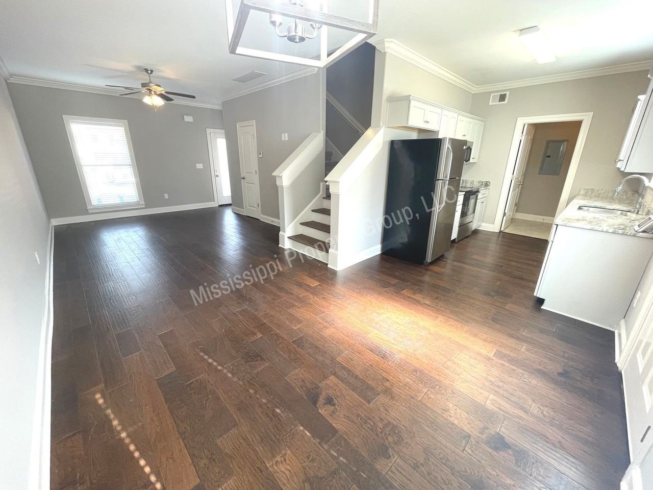 130 Robbins Cir - Photo 5 of 32