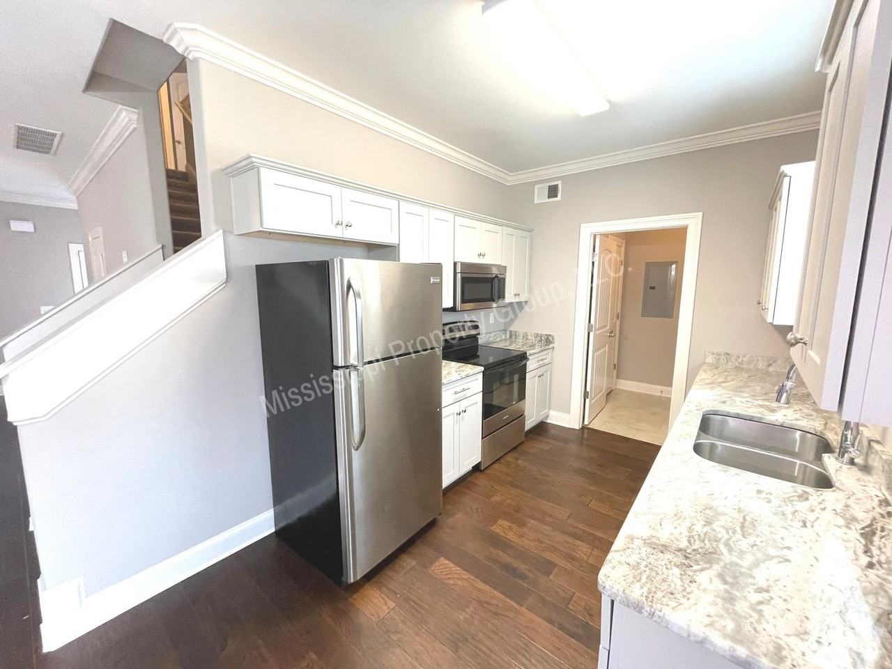 130 Robbins Cir - Photo 6 of 32