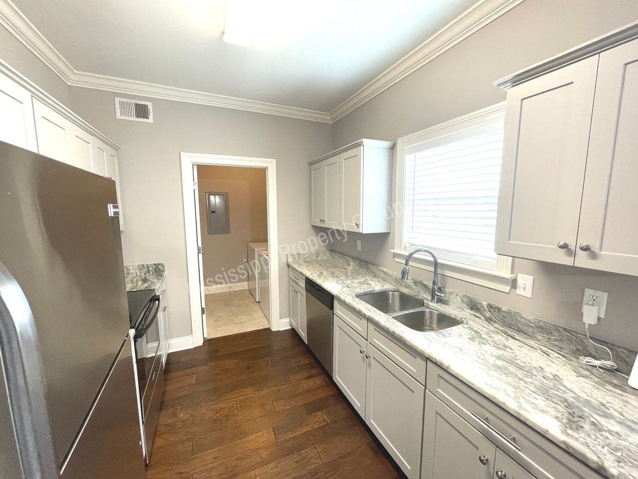 130 Robbins Cir - Photo 7 of 32