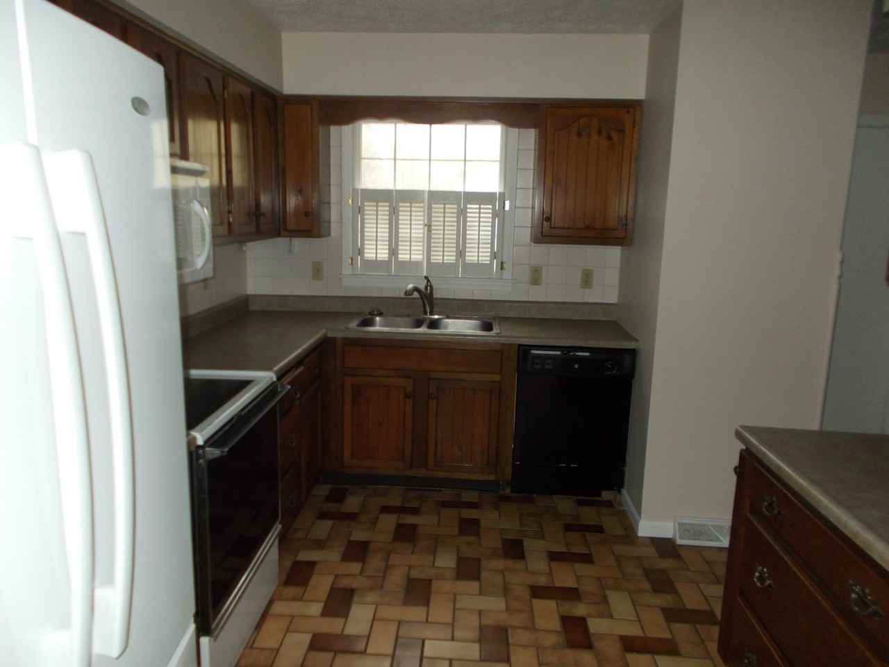 2235 Autumn Way - Photo 5 of 22