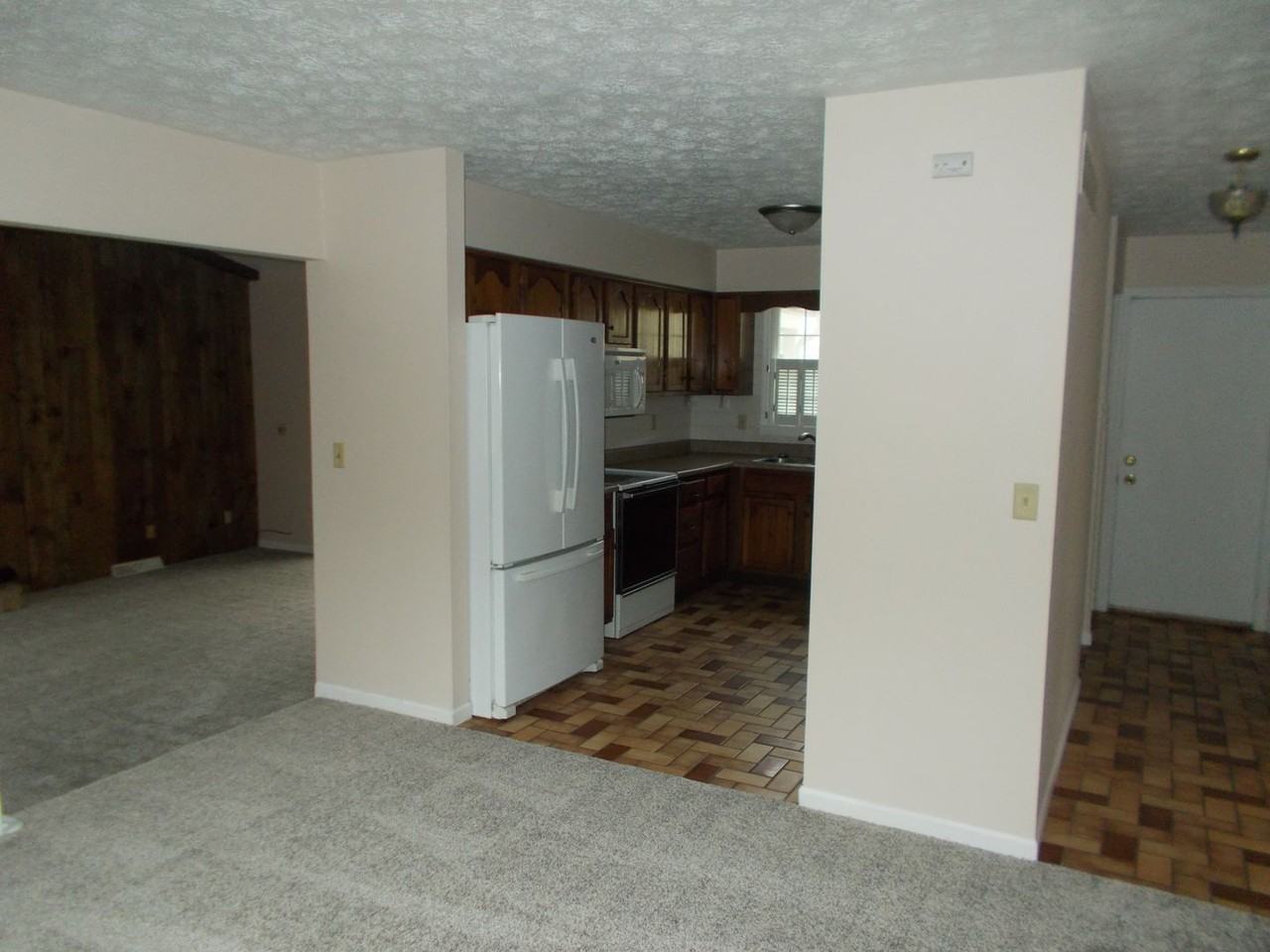 2235 Autumn Way - Photo 7 of 22