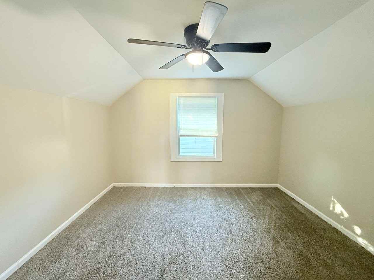 20452 Manor St - Photo 7 of 7