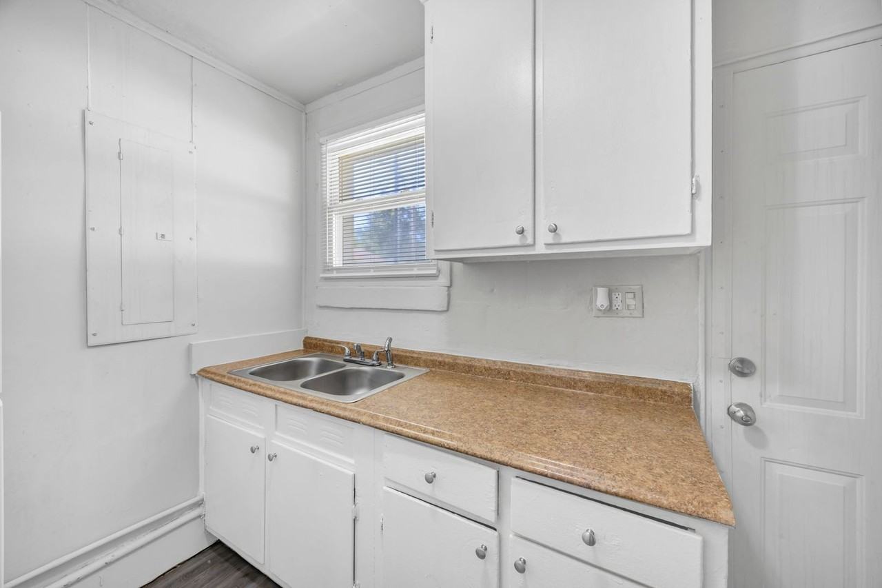 722 Douglas Street - Photo 5 of 16