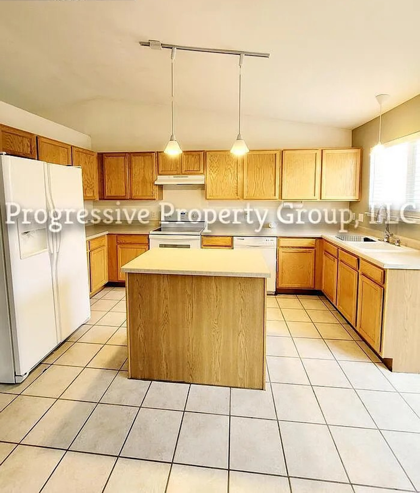 5259 Pine Haven Drive - Photo 4 of 34