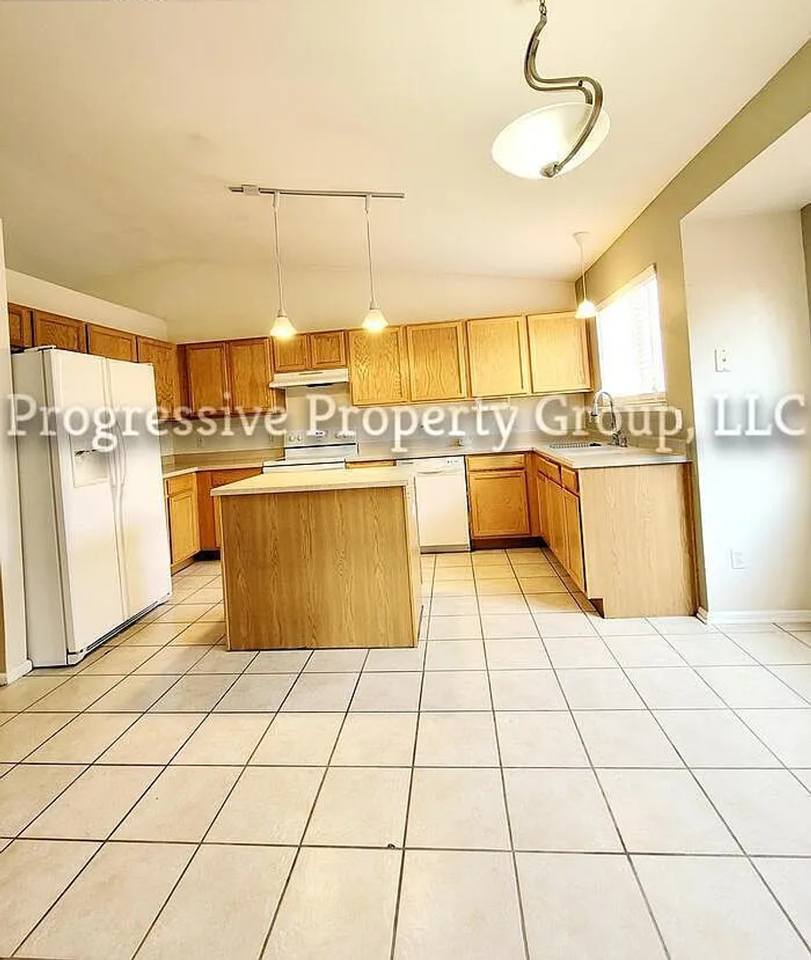 5259 Pine Haven Drive - Photo 5 of 34