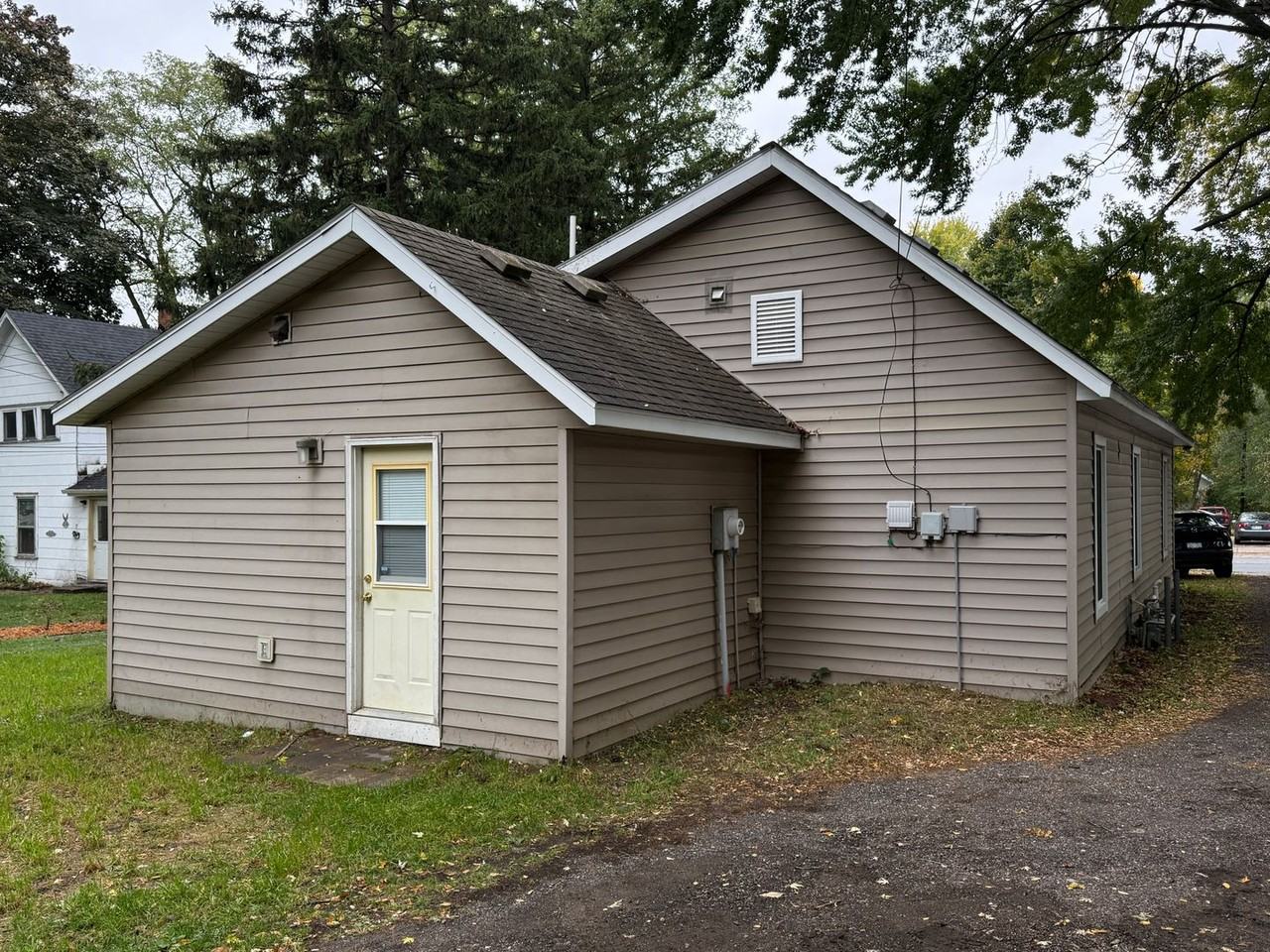 1214 9th St E - Photo 2 of 3