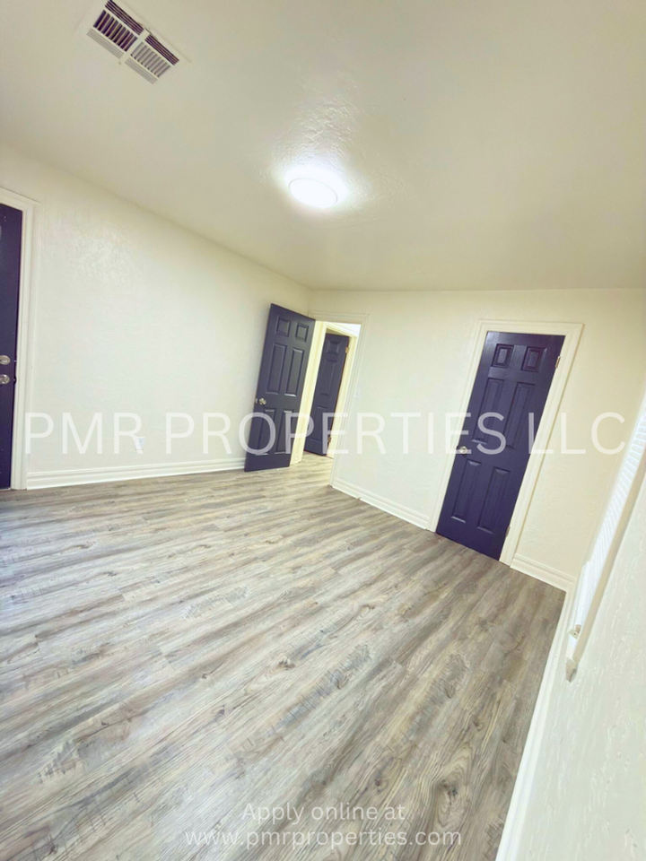 1901 Nw Cherry Ave - Photo 7 of 10