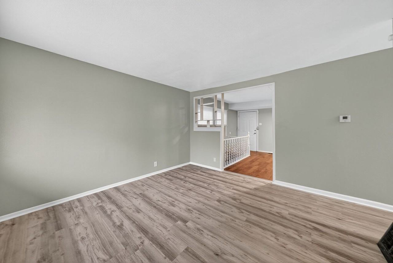 138 Grampian Rd - Photo 4 of 24