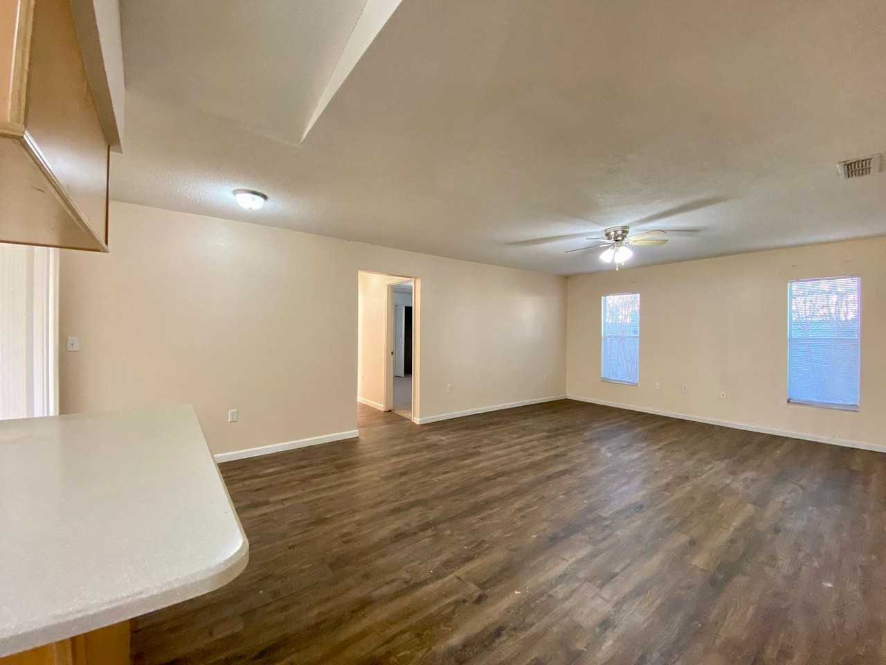 564 Pinehurst Cove - Photo 4 of 21