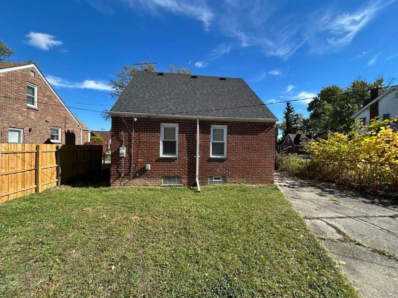 15781 Biltmore St - Photo 2 of 15