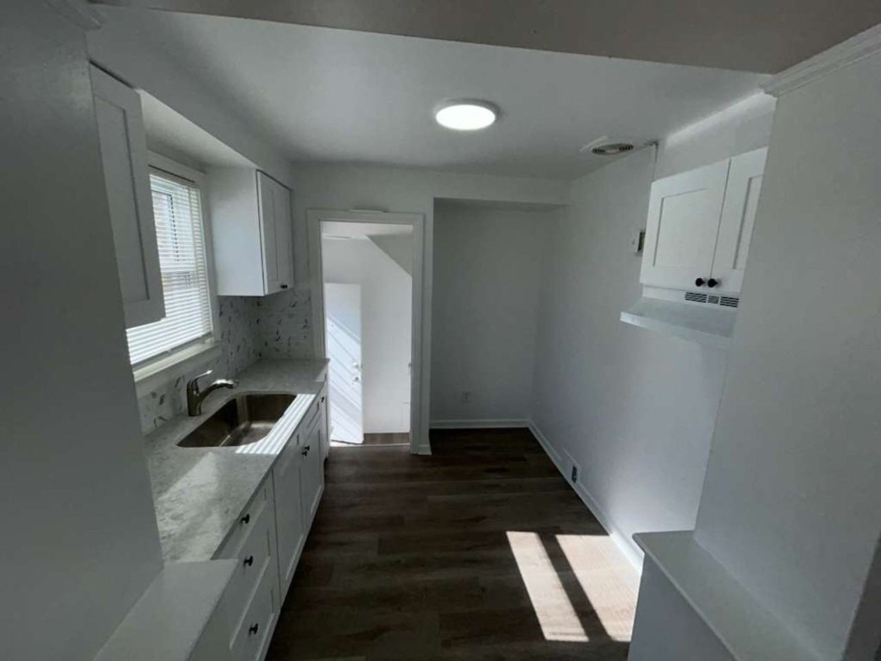 15781 Biltmore St - Photo 6 of 15