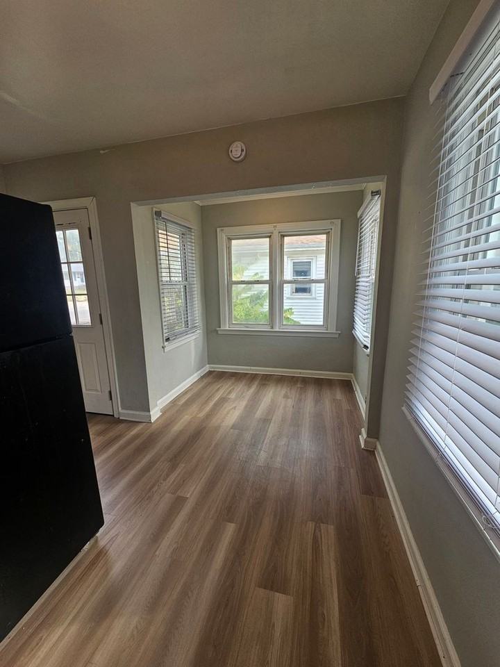 1017 Grant Street - Photo 5 of 9