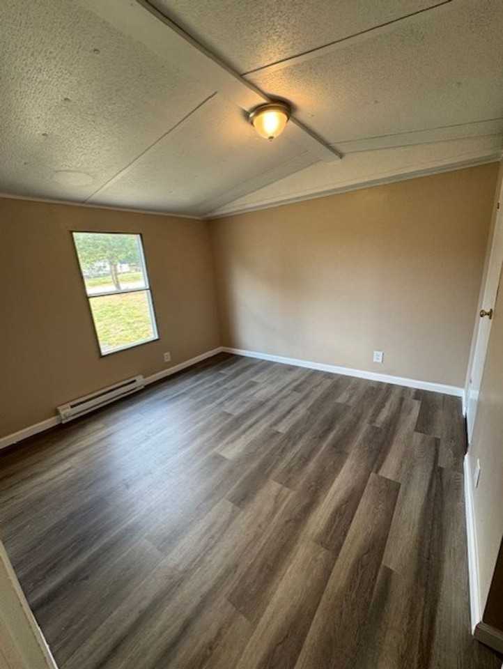 107 Amy St - Photo 2 of 13