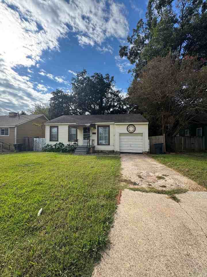 2416 Northside Dr - Photo 2 of 16